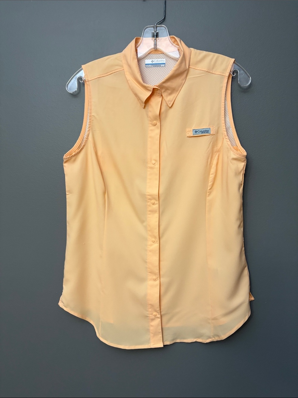 Columbia PFG Women's Sleeveless Button-Front Shirt - Peach - Size M